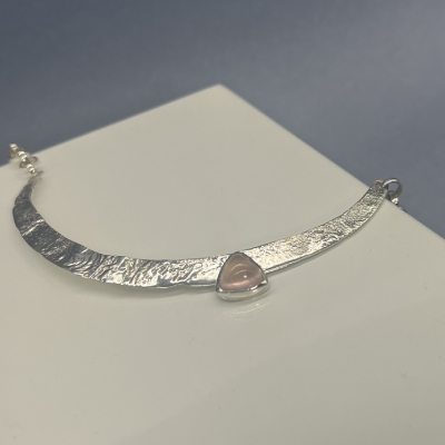 Handmade, sterling silver necklace 925°, necklace from the fire series, with natural pink quartz. 

