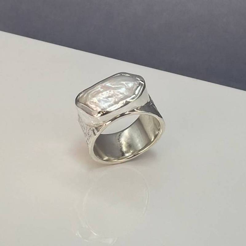 #MariaChrisohouJewelry. Χειροποίητο, ασημένιο 925°, δαχτυλίδι από την σειρά fire, με φυσικό μαργαριτάρι μπαρόκ, No 57.