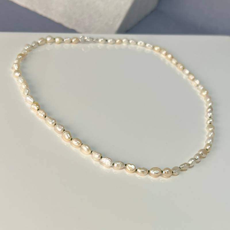 Κολιέ με Μαργαριτάρια Μπαρόκ Δεμένο με Πράσινη Κλωστή και Κούμπωμα Ασήμι 925°